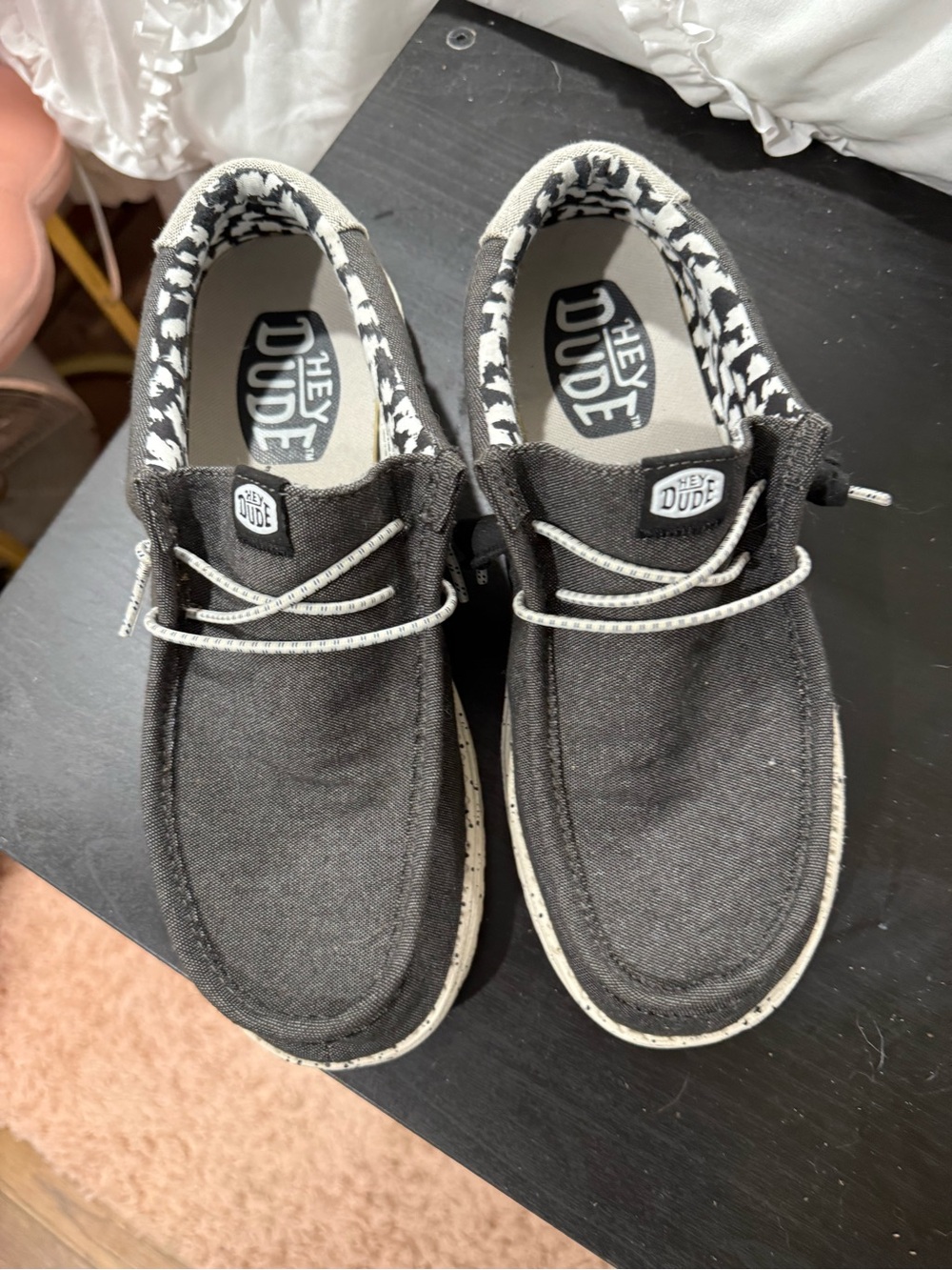 Mens size 9 black and white hey dude shoes
